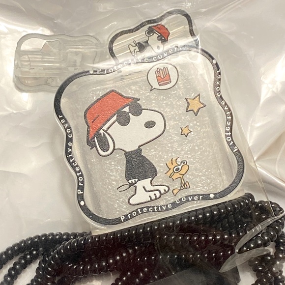 Snoopy Joe Cool Apple 18W/20W Charger Protector Cover & iPhone Data Cable NEW - Picture 4 of 8